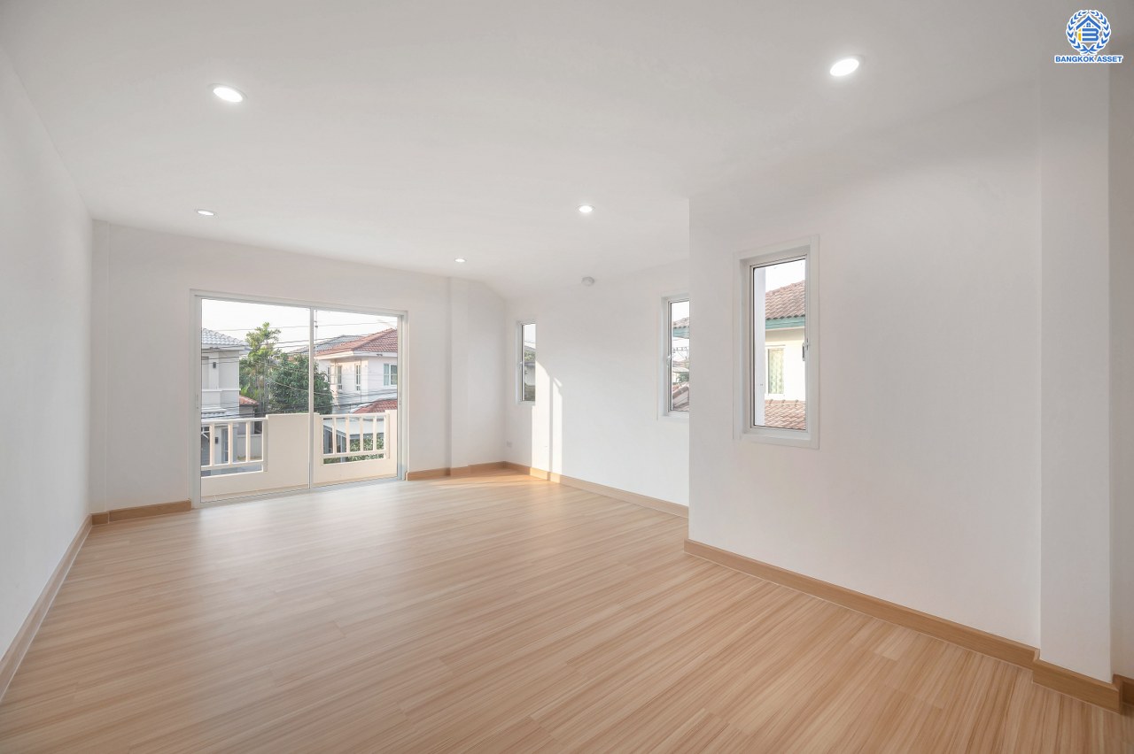 บ้านมือสองตกแต่งใหม่ โครงการ ชัยพฤกษ์ ติวานนท์-ราชพฤกษ์1 เนื้อที่ 56.3 ตร.ว. ฟังก์ชัน 3 ห้องนอน 2 ห้องน้ำ สภาพแวดล้อมดี บนทำเลศักยภาพ หน้าโครงการติดถนนใหญ่ เชื่อมต่อถนนราชพฤกษ์ ใกล้จุดขึ้นทางด่วน "ศรีสมาน" ใกล้ห้าง "เซ็นทรัล เวสต์เกต" และ "โรบินสัน ไลฟ์สไตล์ ศรีสมาน"...